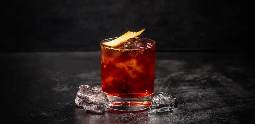 İtalyan Zarafetiyle Yoğun ve Dengeli Bir Kokteyl: Negroni